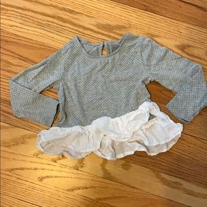 🌟5️⃣for💲25🌟 GAP grey polka dot ruffle shirt